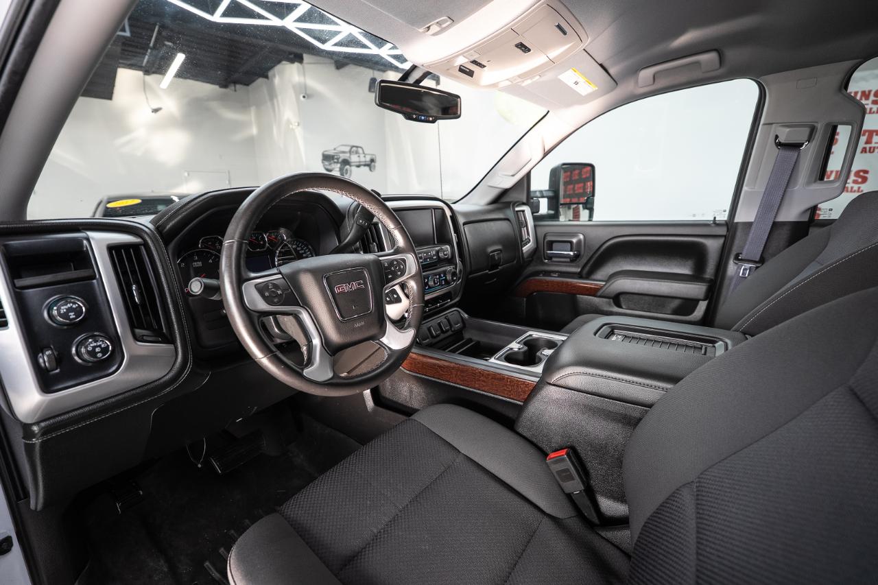 GMC Sierra photo 11