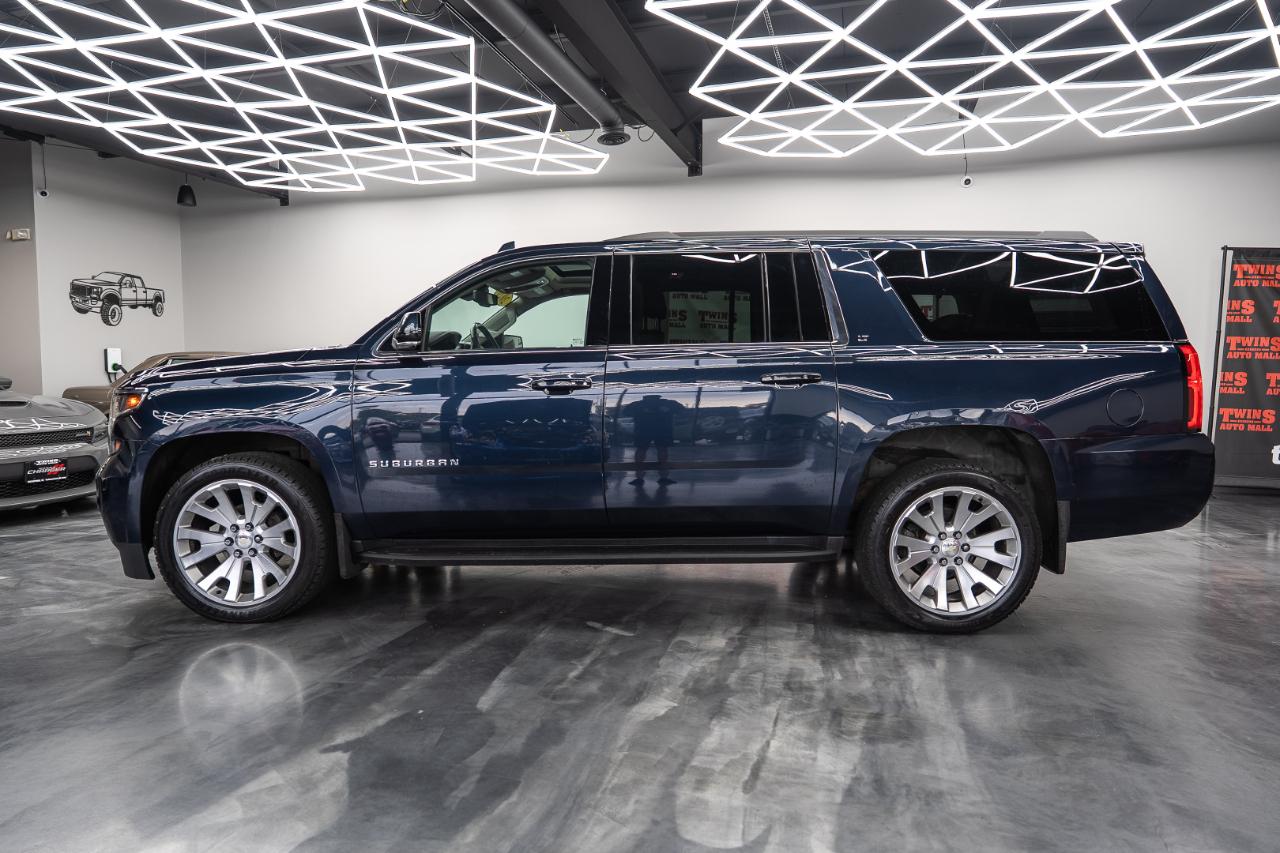 Chevrolet Suburban photo 3