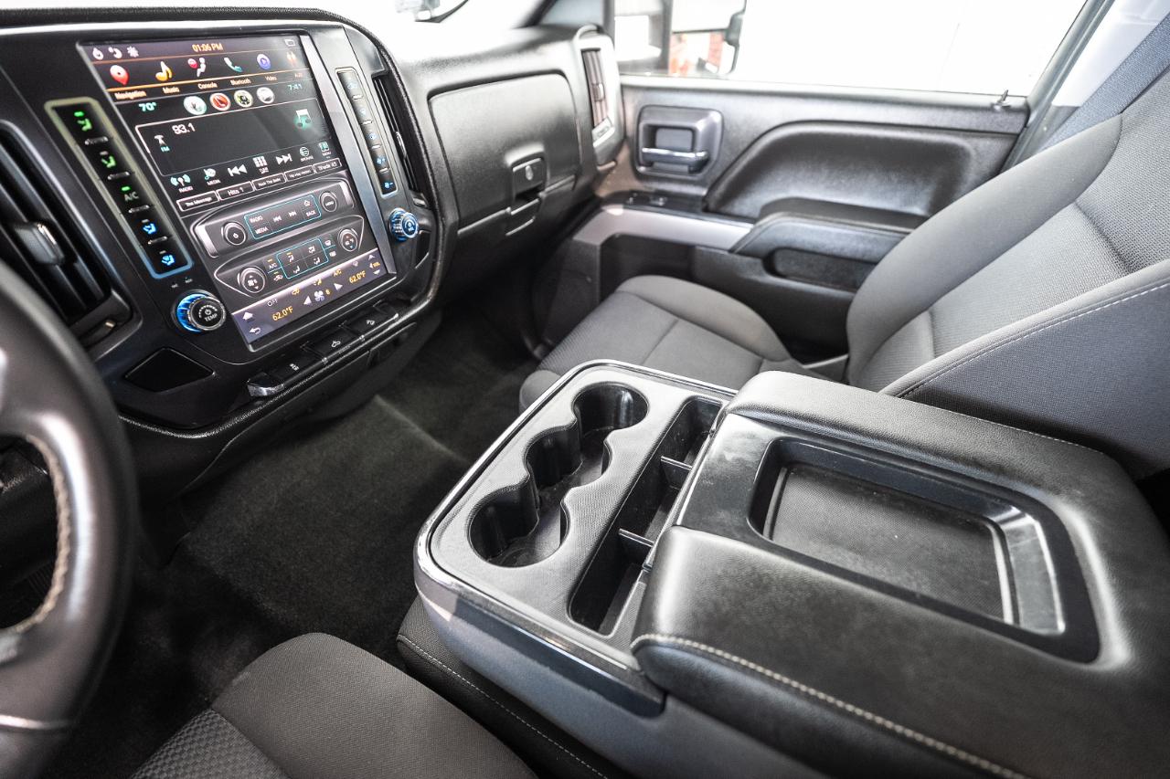 Chevrolet Silverado photo 17