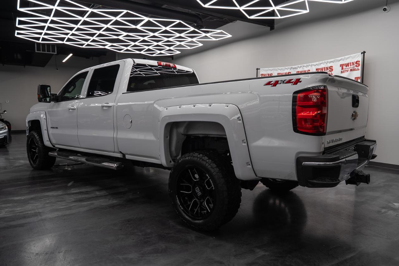 Chevrolet Silverado HD photo 4