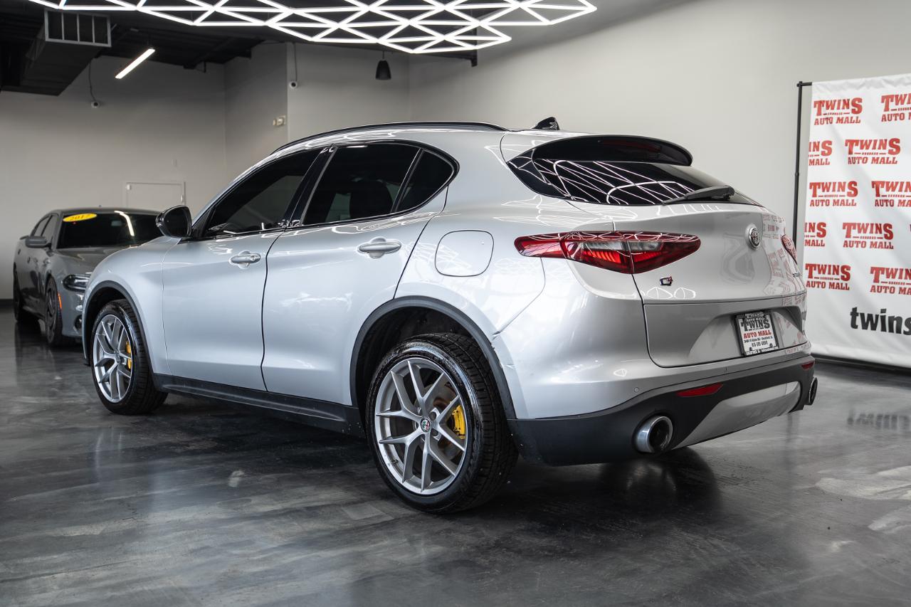 Alfa Romeo Stelvio photo 4