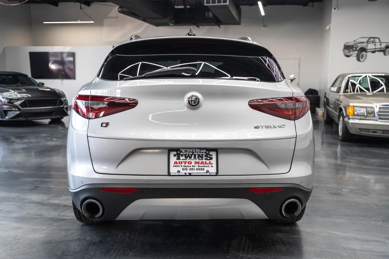 Alfa Romeo Stelvio photo 5