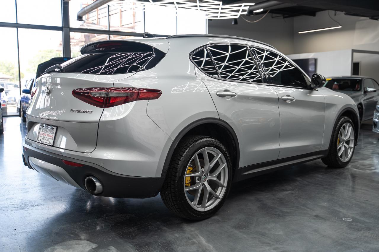 Alfa Romeo Stelvio photo 6