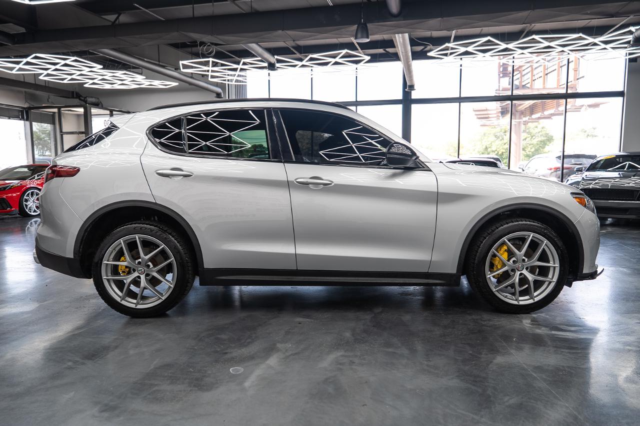 Alfa Romeo Stelvio photo 7