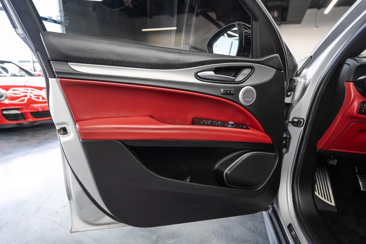 Alfa Romeo Stelvio photo 10