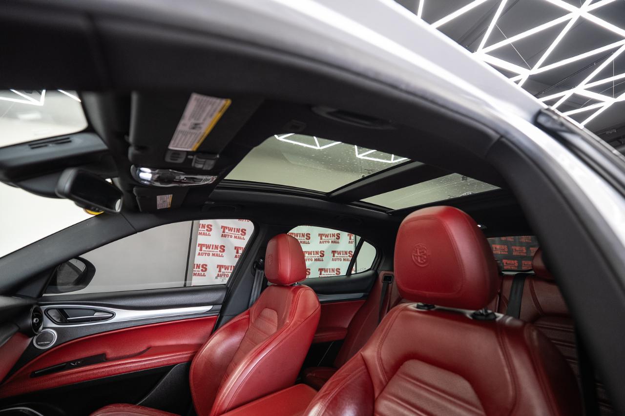 Alfa Romeo Stelvio photo 13