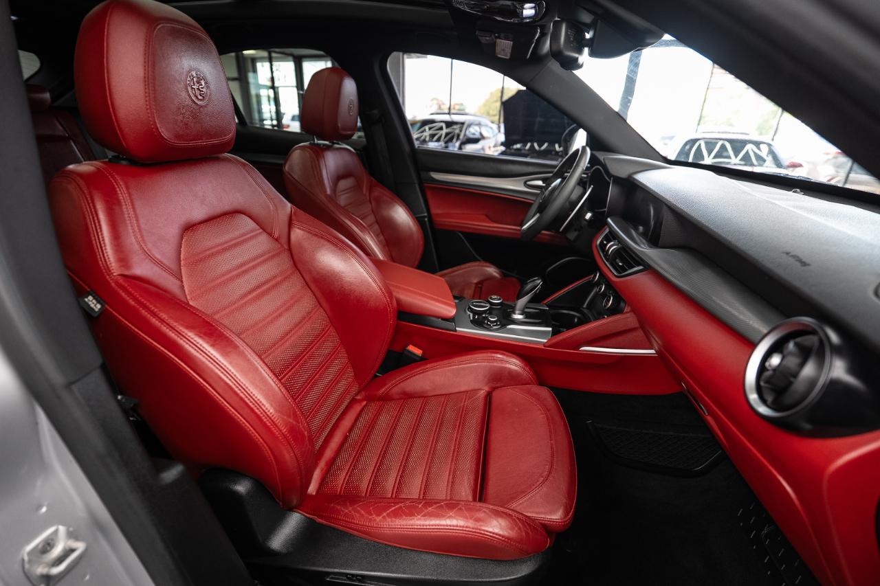 Alfa Romeo Stelvio photo 16
