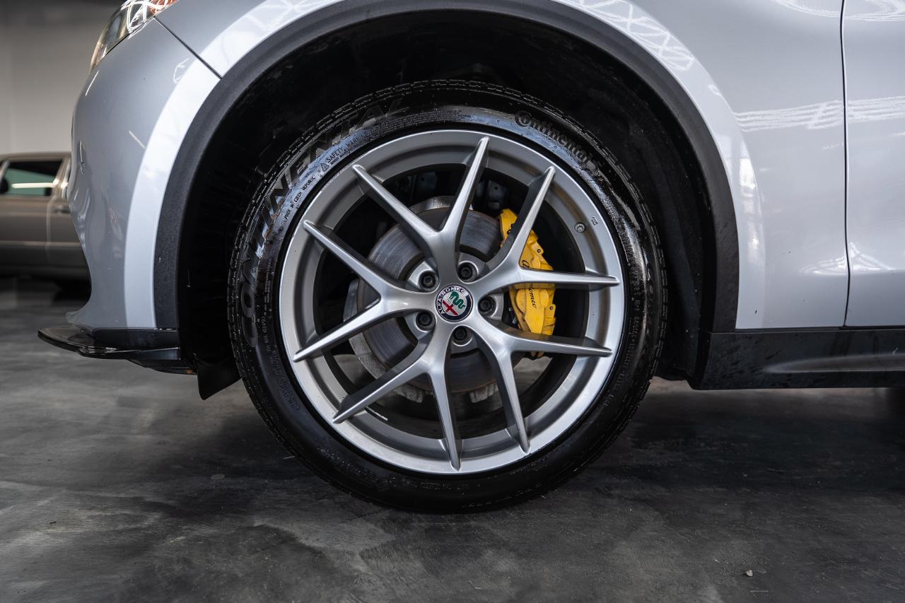 Alfa Romeo Stelvio photo 23