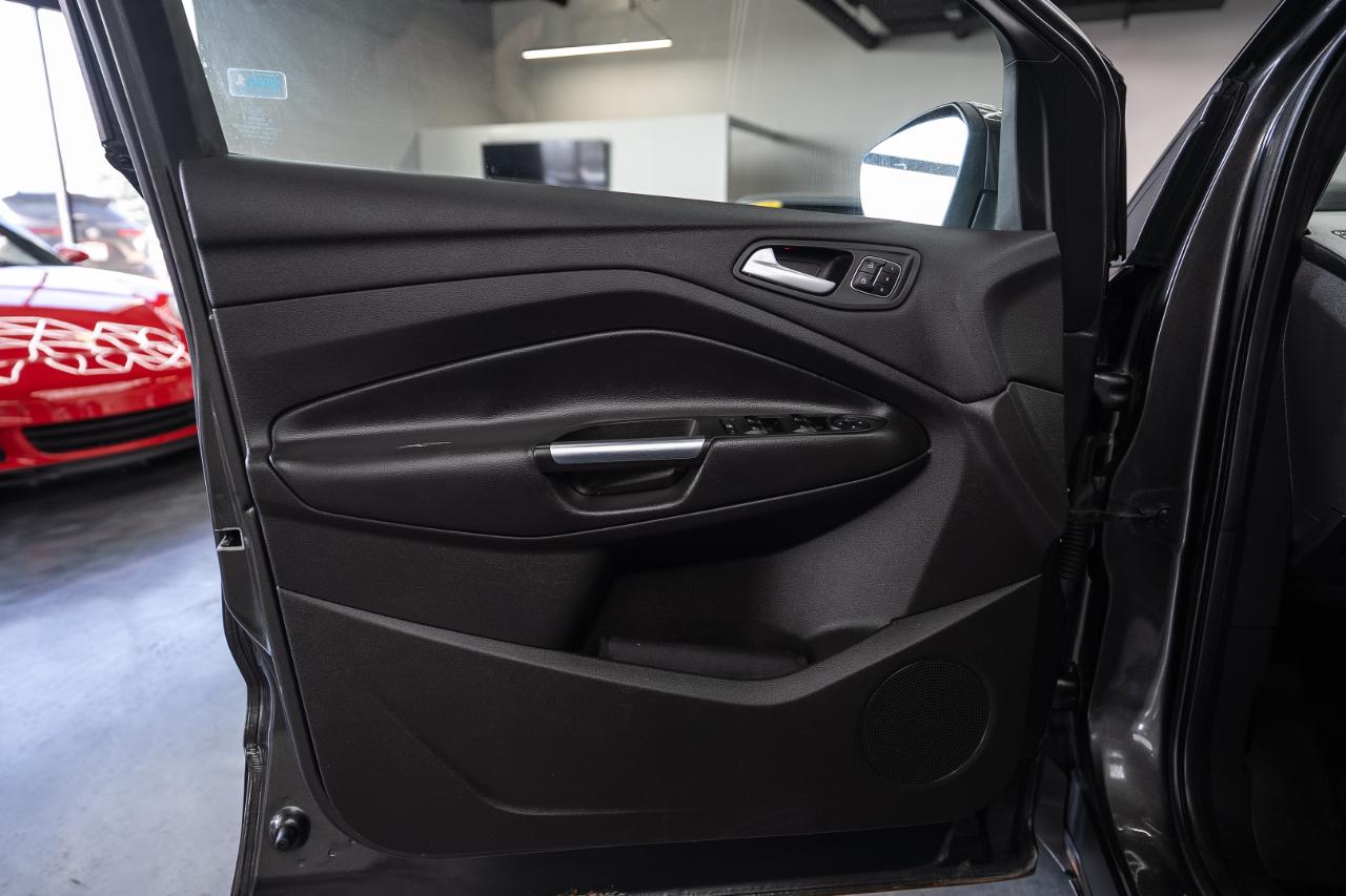 Ford Escape photo 10