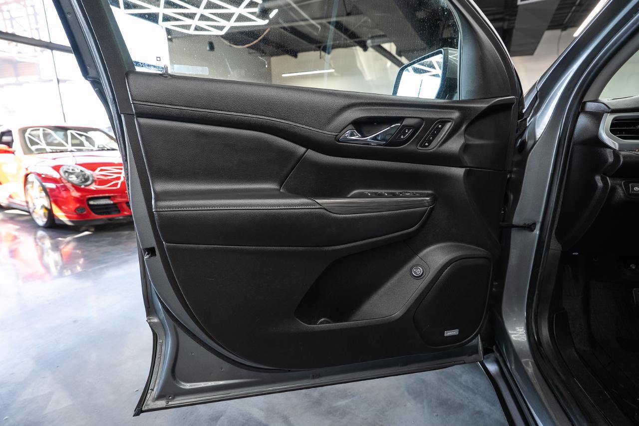 GMC Acadia photo 10