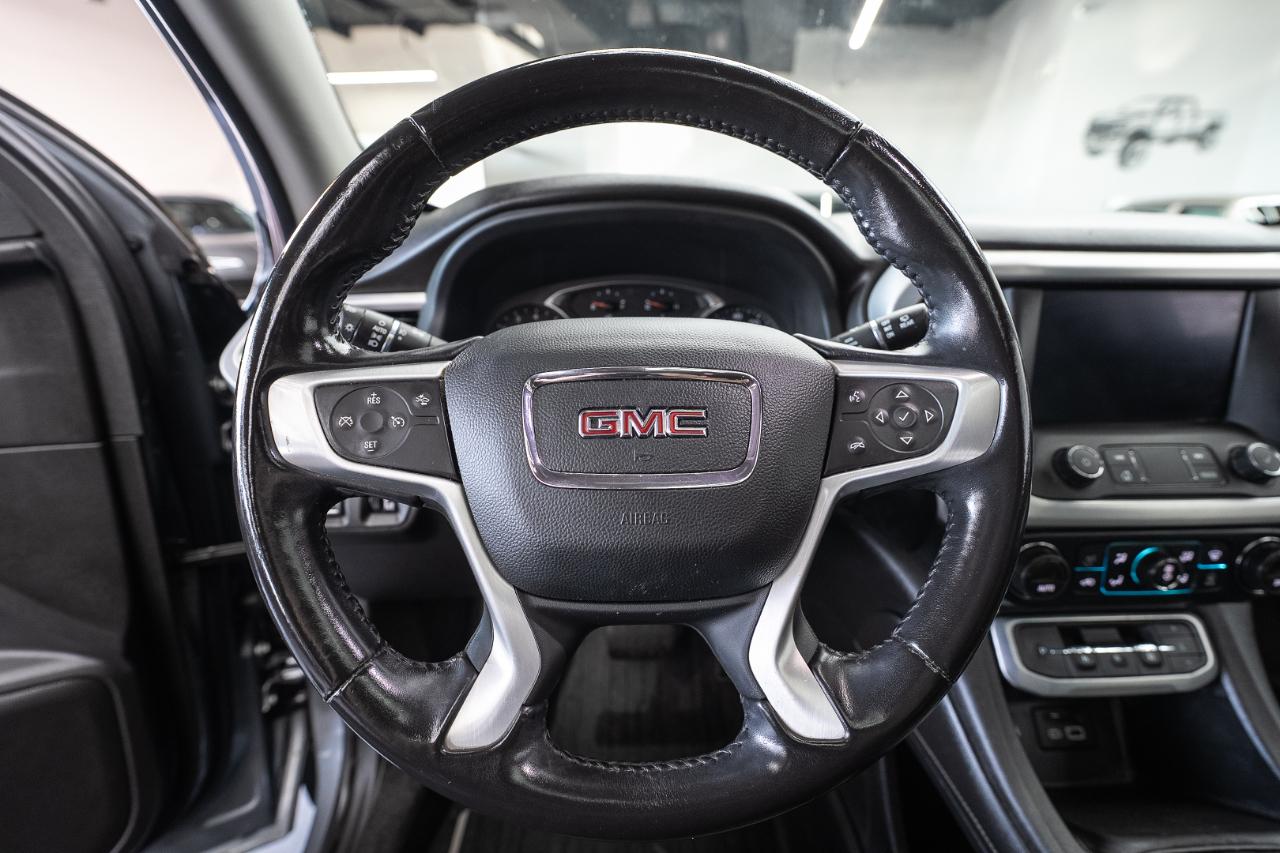 GMC Acadia photo 17