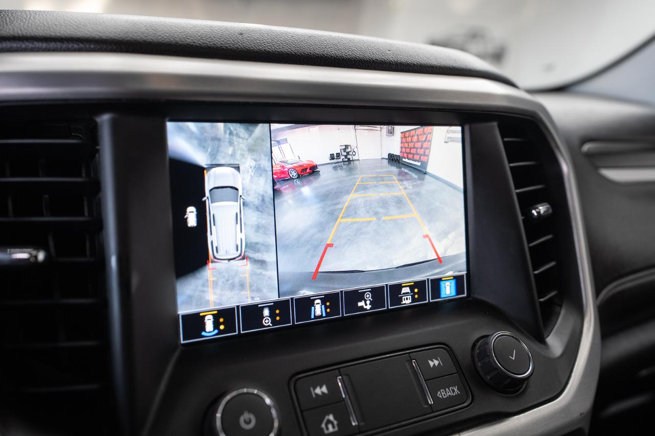 GMC Acadia photo 18