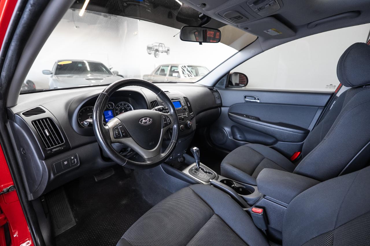 Hyundai Elantra photo 11