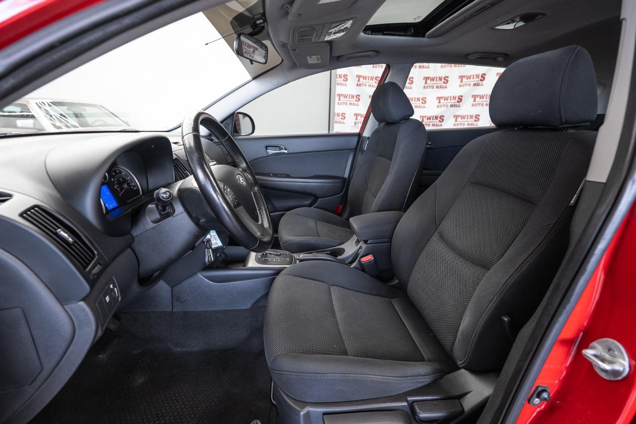 Hyundai Elantra photo 12
