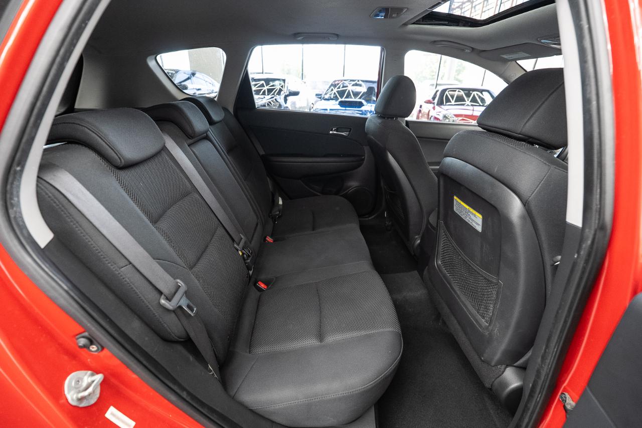 Hyundai Elantra photo 14