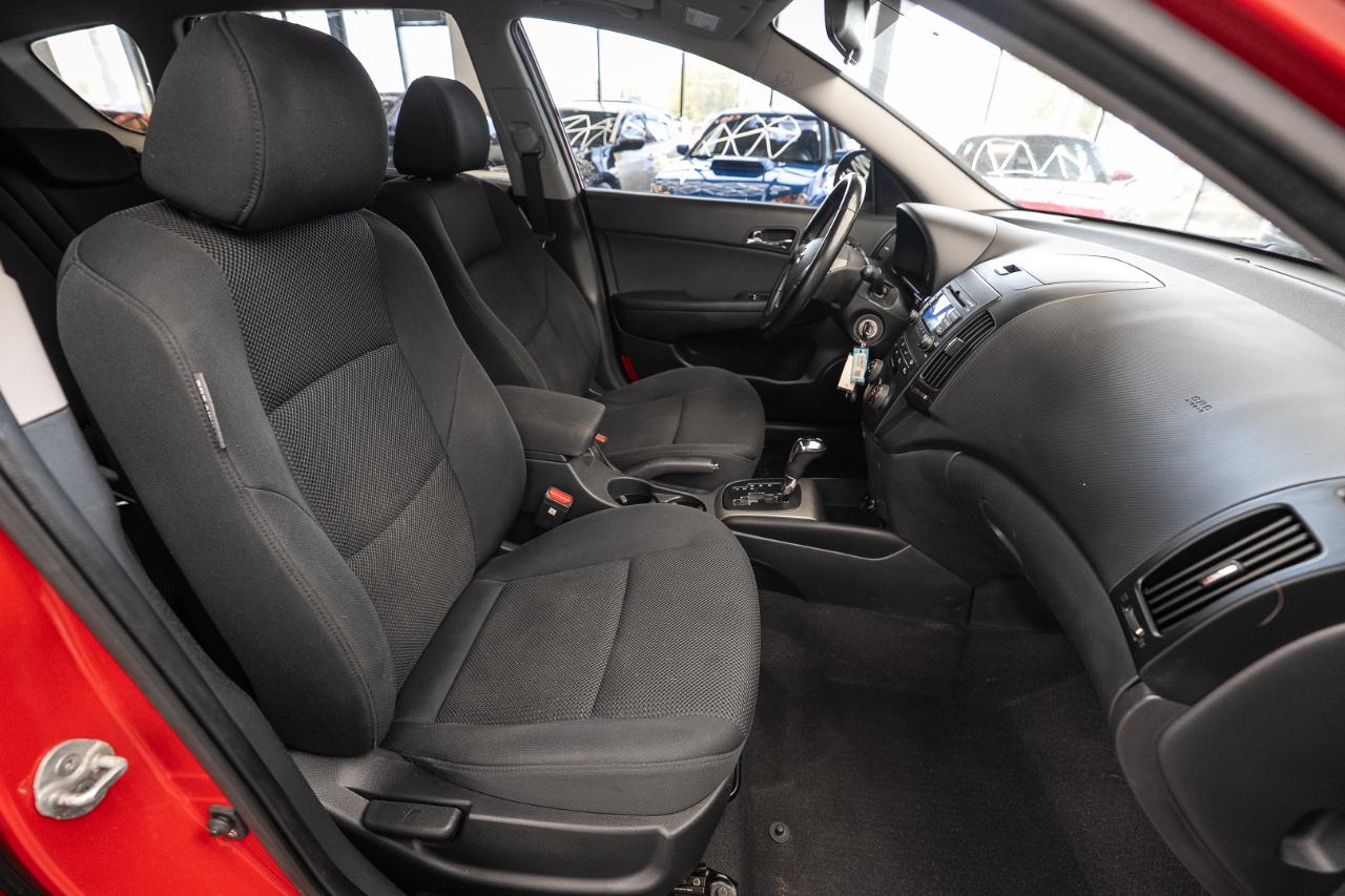 Hyundai Elantra photo 15