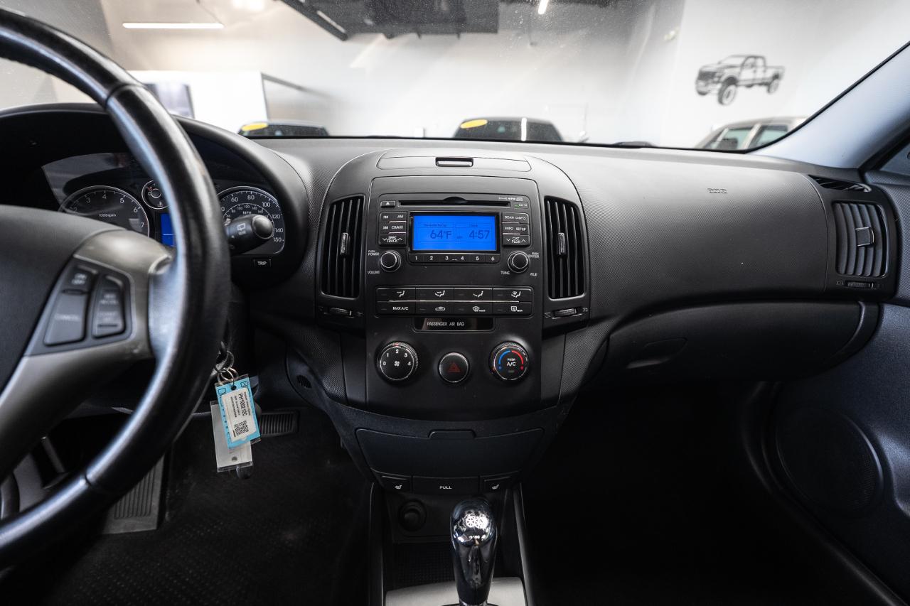 Hyundai Elantra photo 18