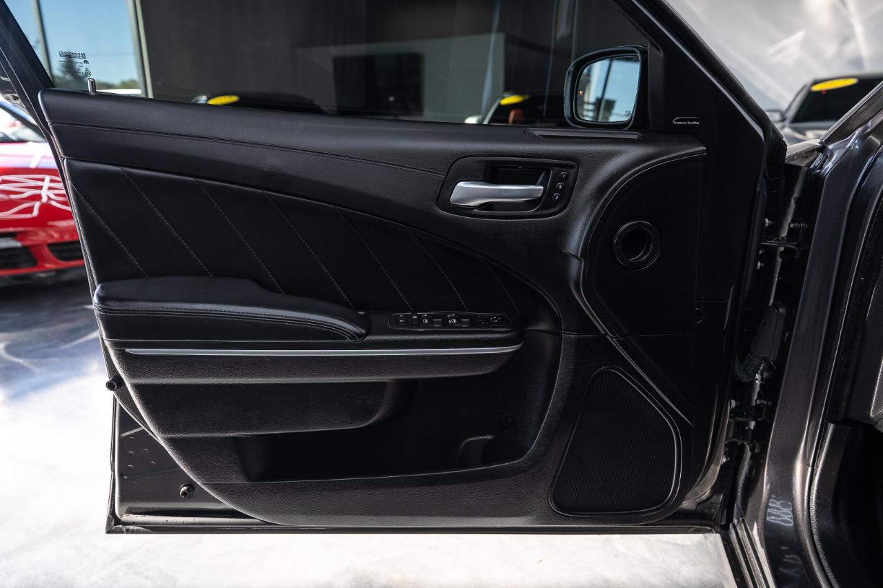 Dodge Charger photo 10