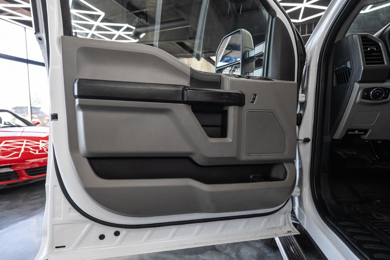Ford F-350 Chassis Cab  2022