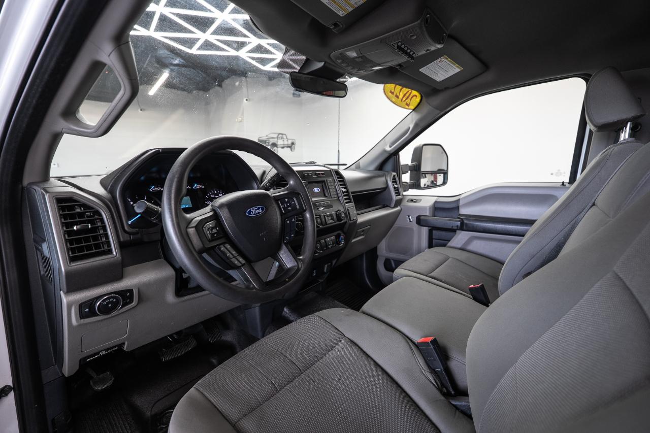 Ford F-350 Chassis Cab  2022