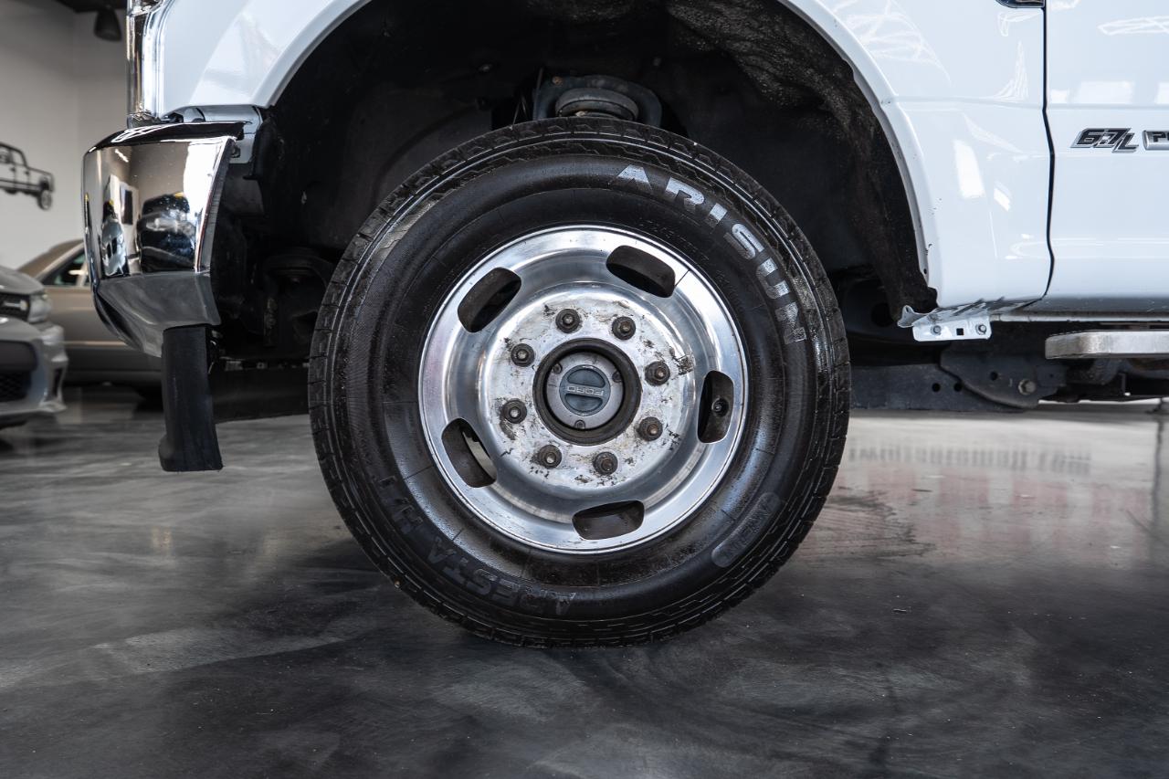 Ford F-350 Chassis Cab  2022
