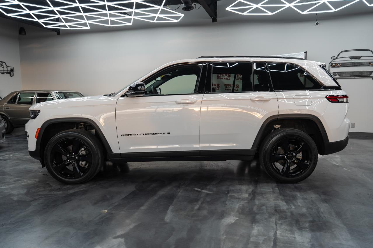 Jeep Grand Cherokee Laredo 4WD 2023
