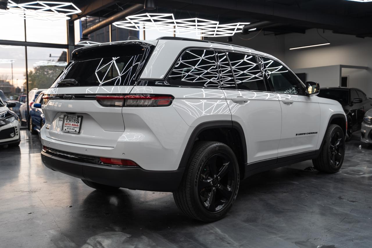 Jeep Grand Cherokee Laredo 4WD 2023