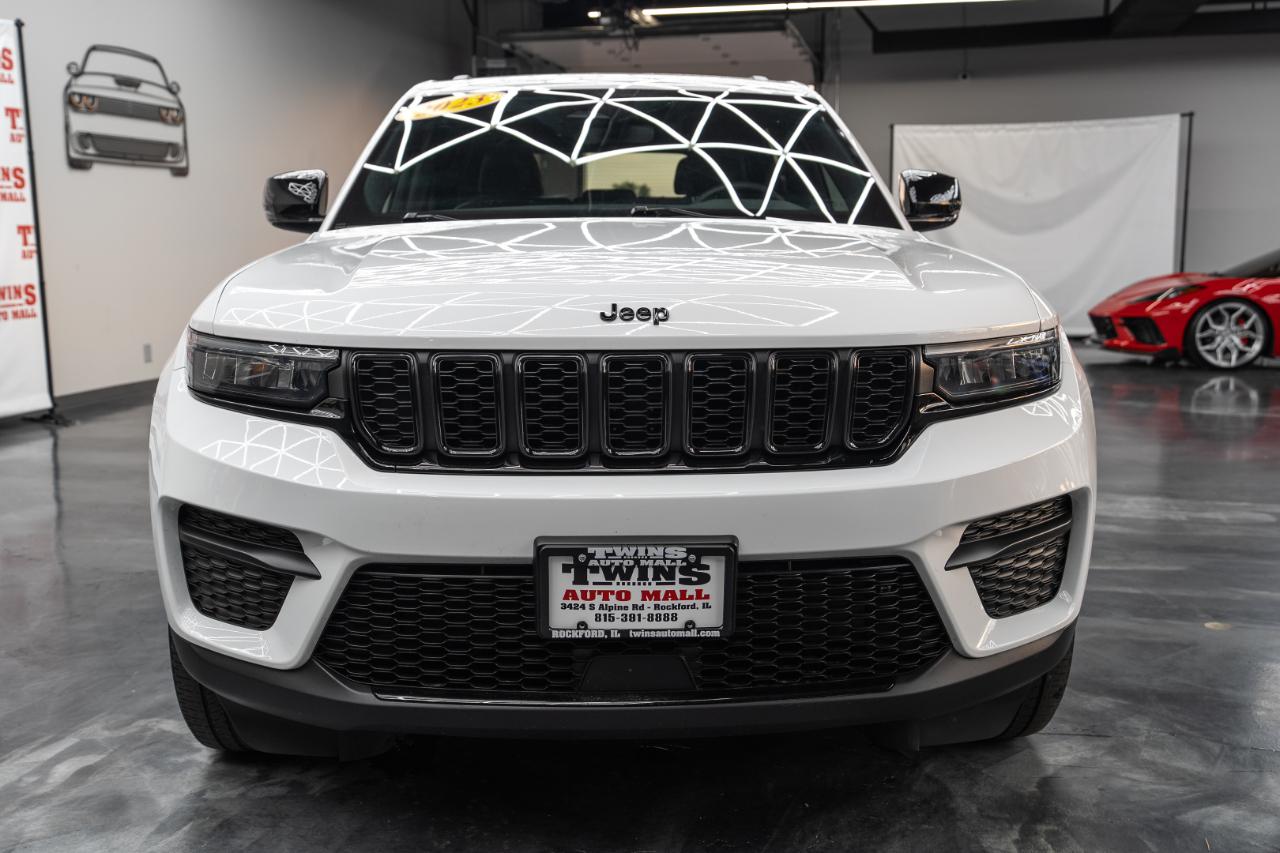 Jeep Grand Cherokee Laredo 4WD 2023