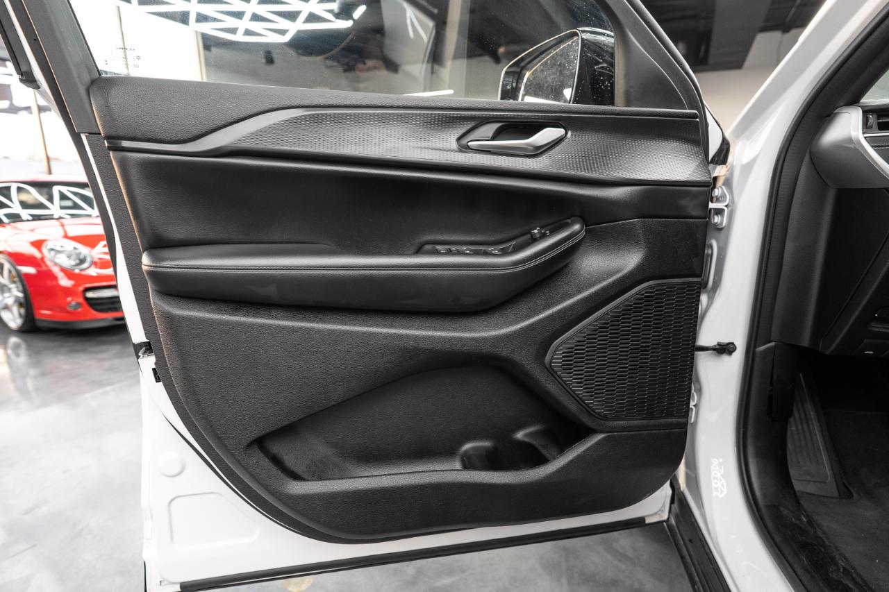 Jeep Grand Cherokee Laredo 4WD 2023
