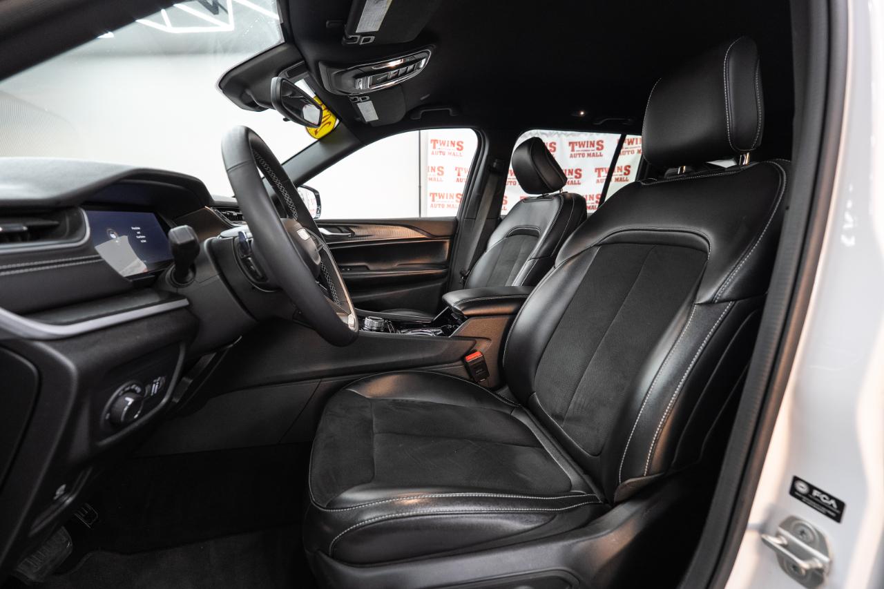 Jeep Grand Cherokee Laredo 4WD 2023