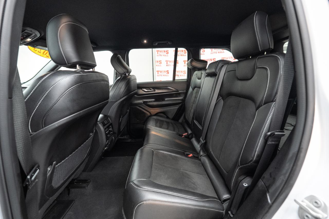Jeep Grand Cherokee Laredo 4WD 2023