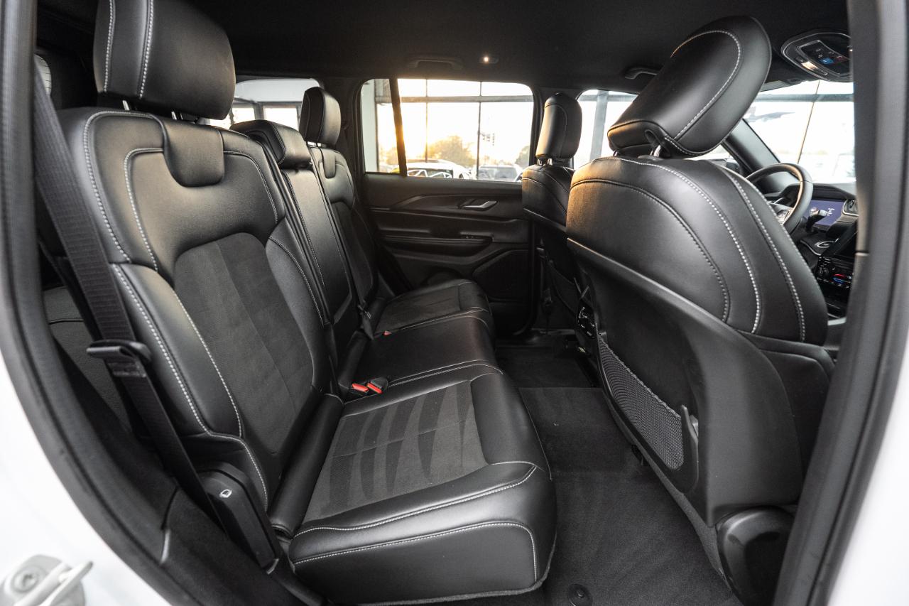 Jeep Grand Cherokee Laredo 4WD 2023