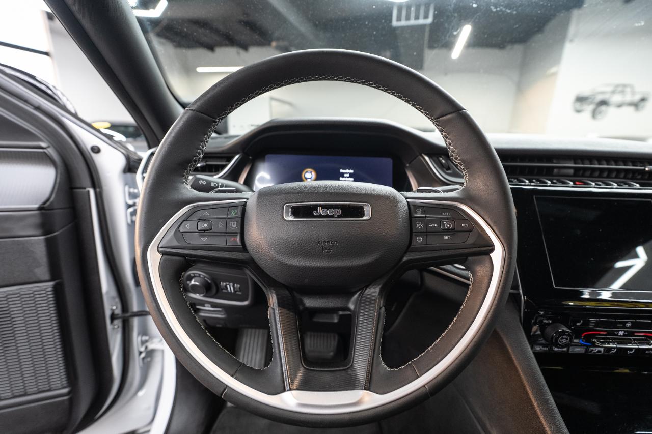Jeep Grand Cherokee Laredo 4WD 2023