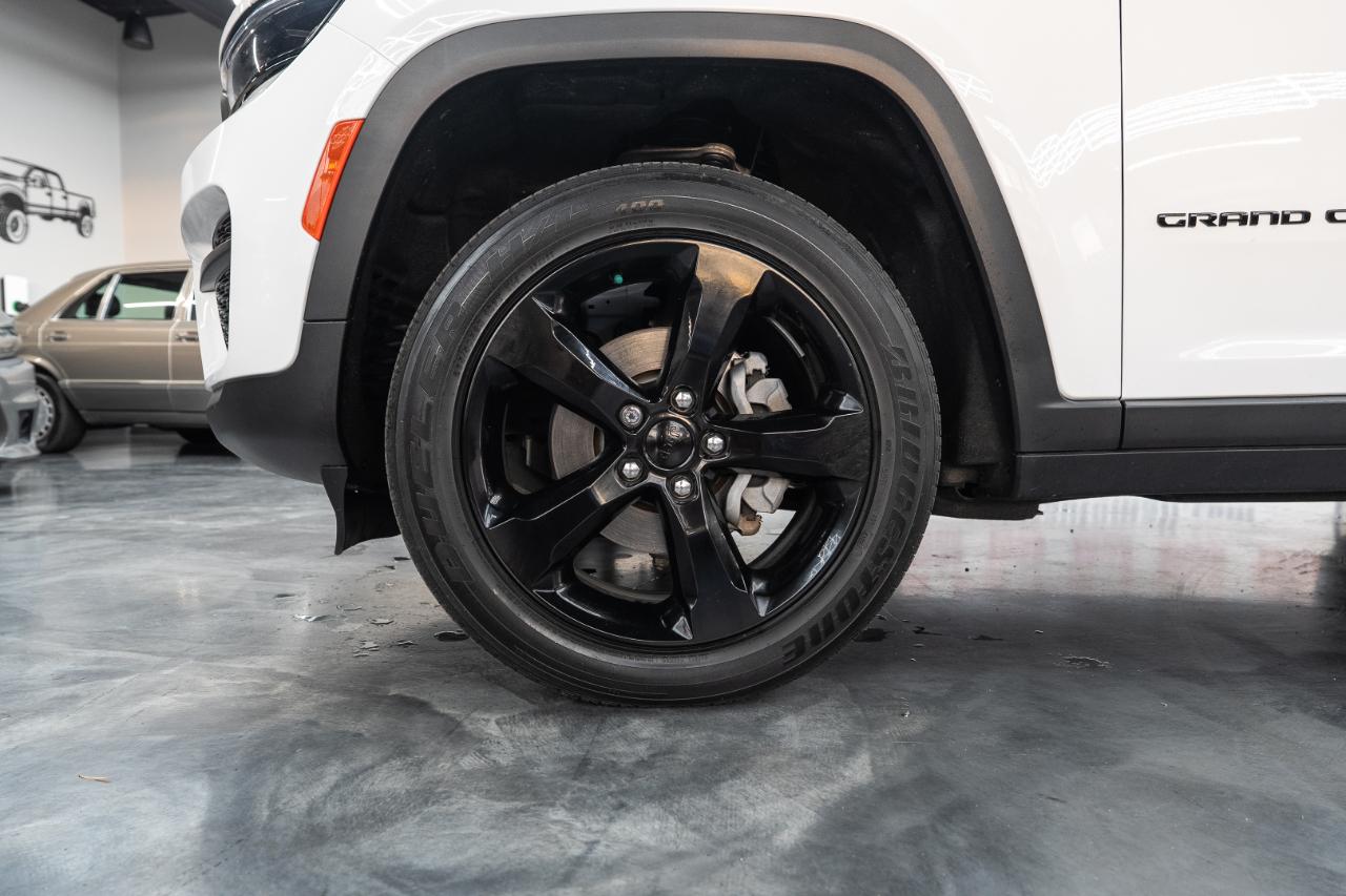 Jeep Grand Cherokee Laredo 4WD 2023