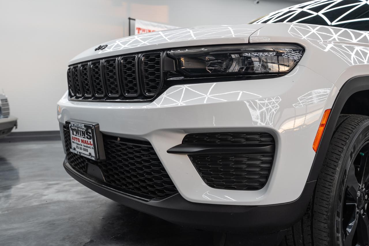 Jeep Grand Cherokee Laredo 4WD 2023
