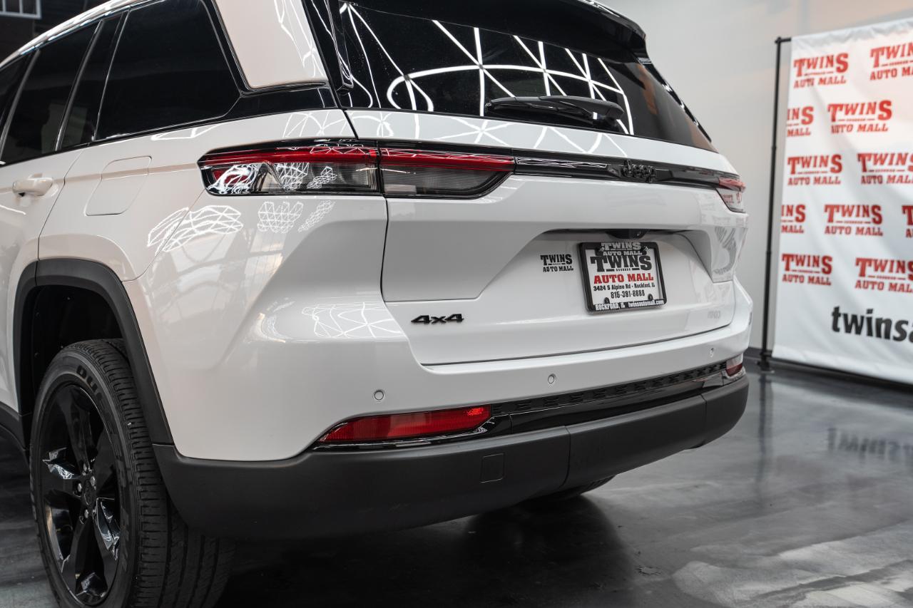 Jeep Grand Cherokee Laredo 4WD 2023