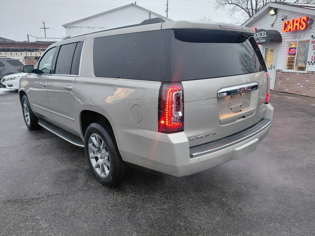 GMC Yukon Denali XL 4WD 2015