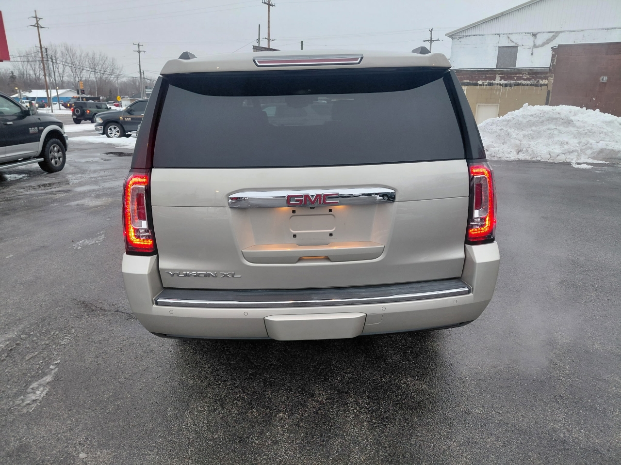 GMC Yukon Denali XL 4WD 2015