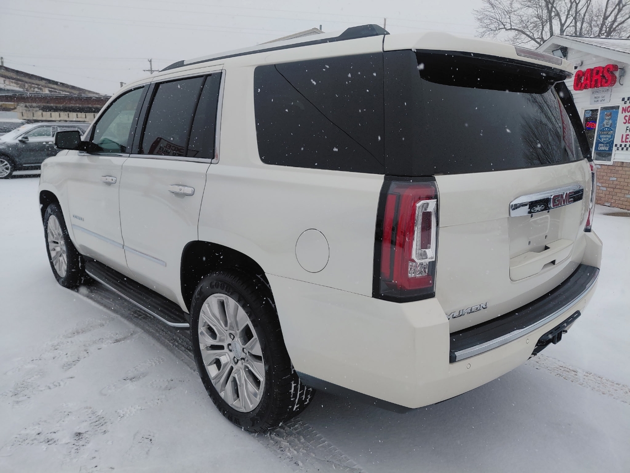 GMC Yukon Denali 4WD 2015