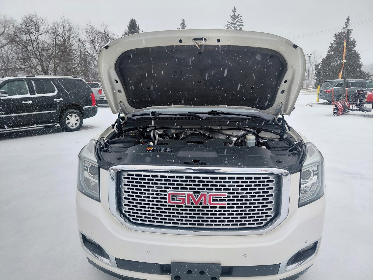GMC Yukon Denali 4WD 2015