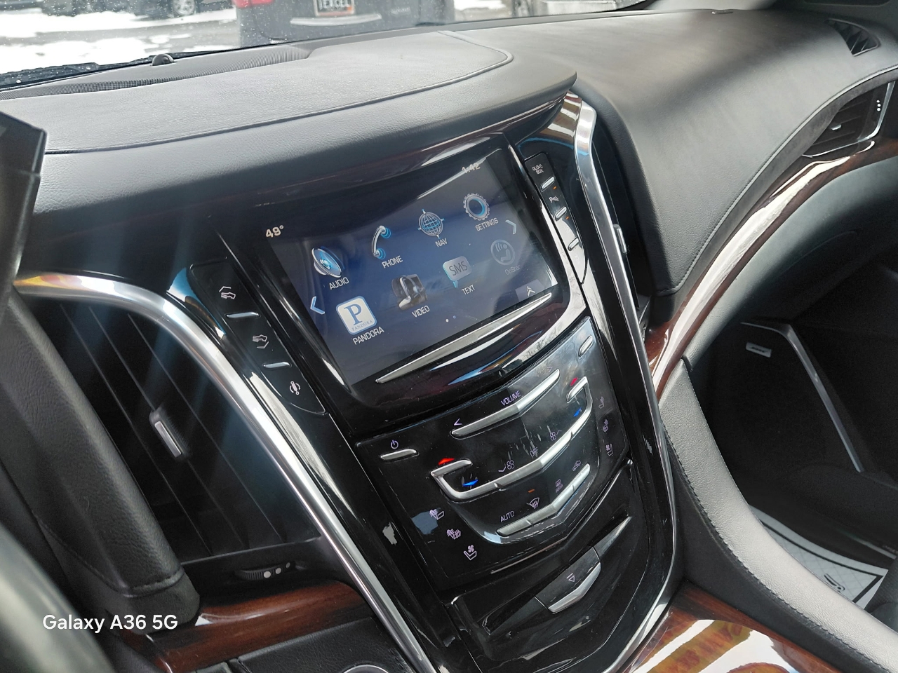 Cadillac Escalade Luxury 4WD 2015