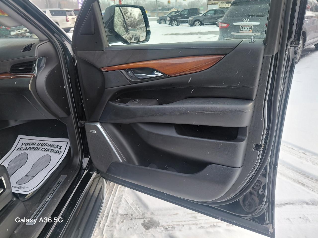 Cadillac Escalade Luxury 4WD 2015