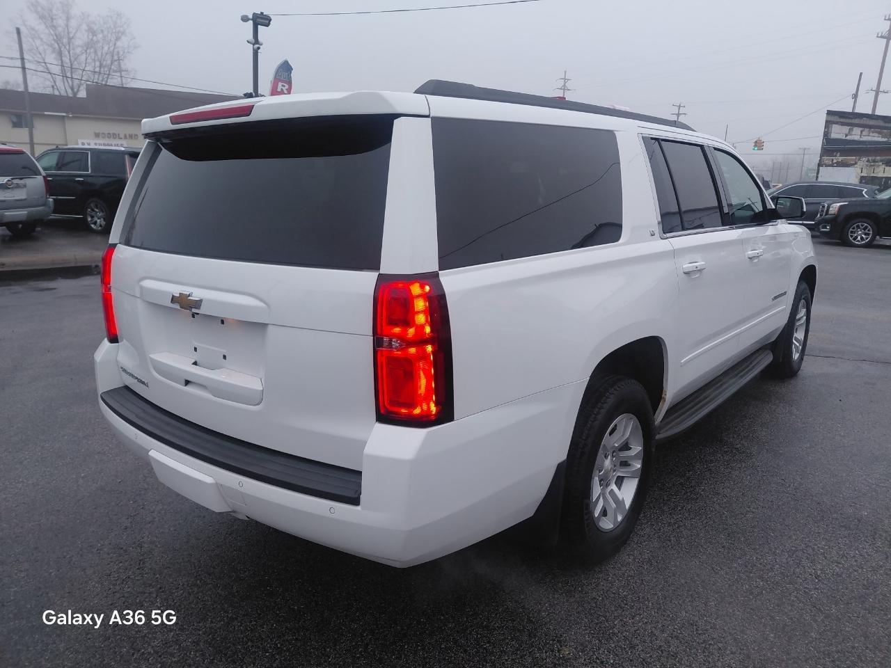 Chevrolet Suburban LT 1500 4WD 2015
