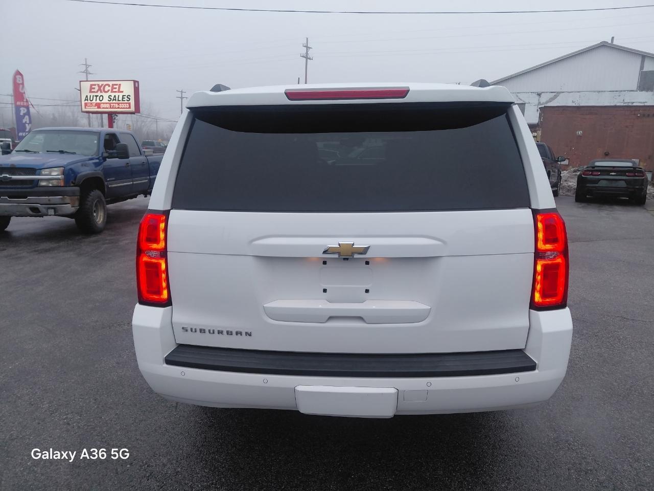 Chevrolet Suburban LT 1500 4WD 2015