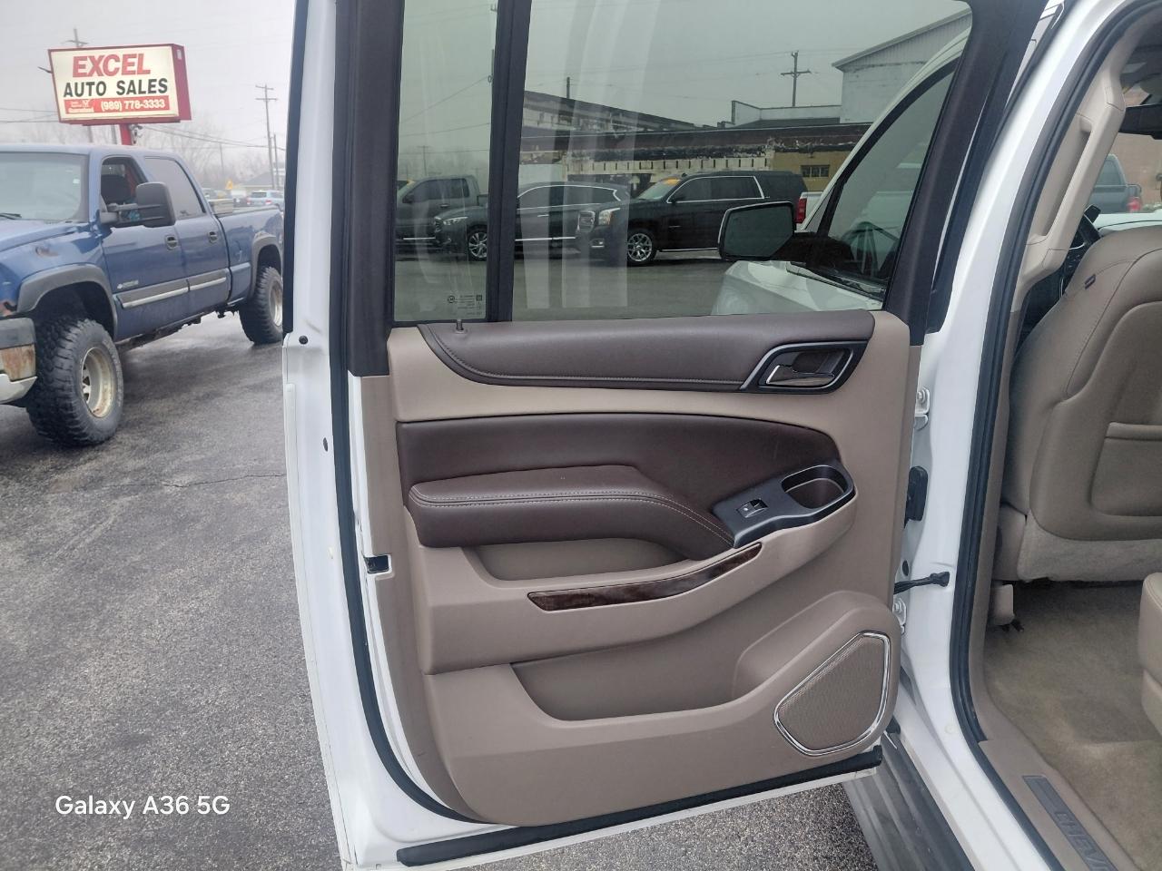 Chevrolet Suburban LT 1500 4WD 2015