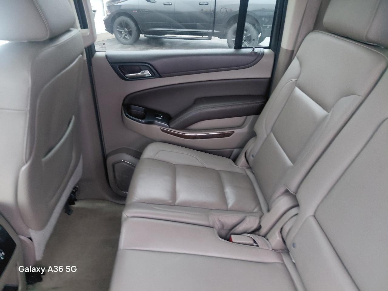 Chevrolet Suburban LT 1500 4WD 2015