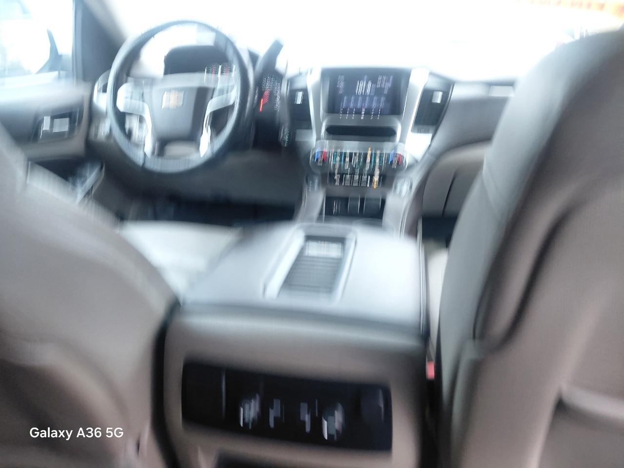 Chevrolet Suburban LT 1500 4WD 2015