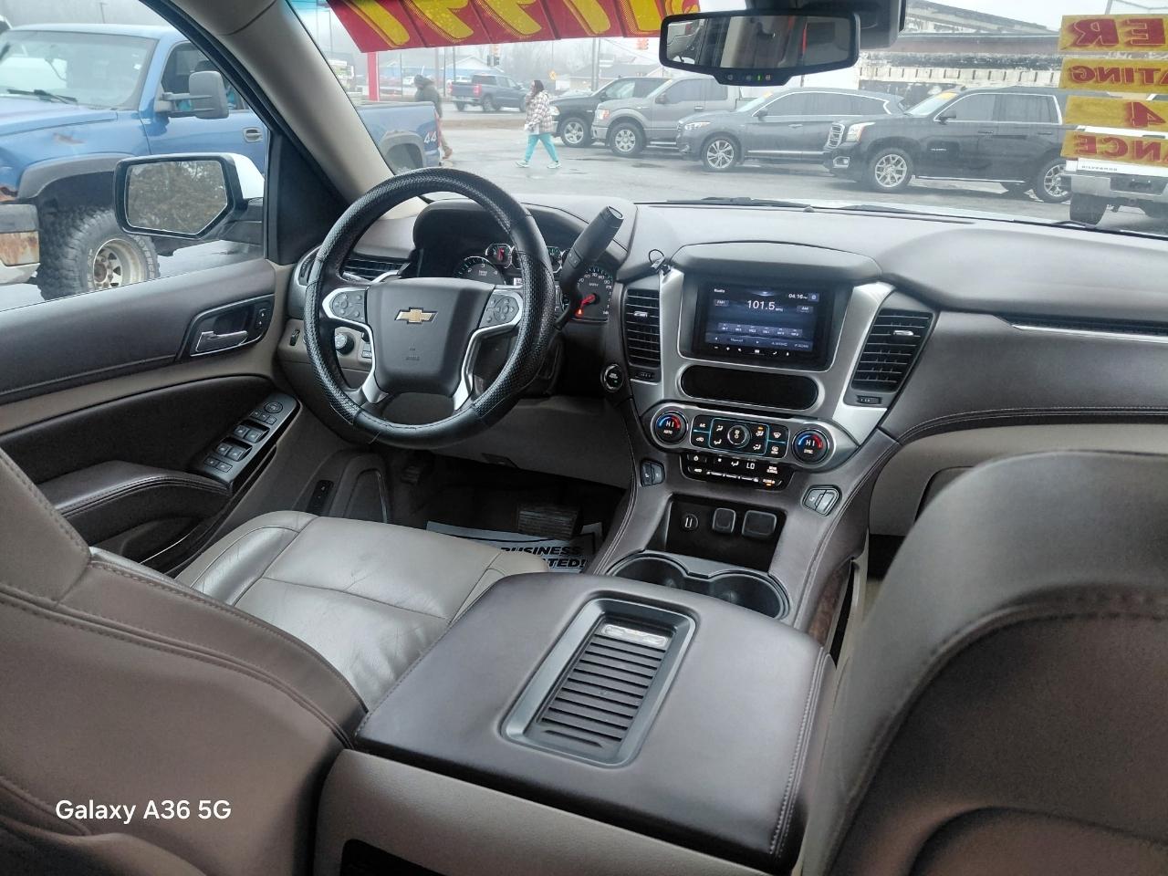 Chevrolet Suburban LT 1500 4WD 2015