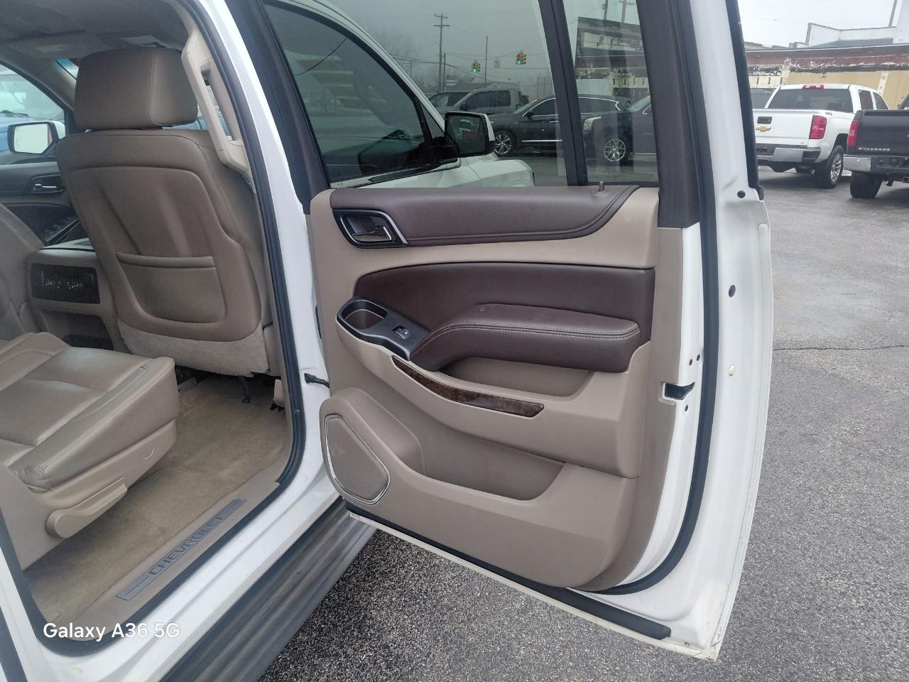 Chevrolet Suburban LT 1500 4WD 2015