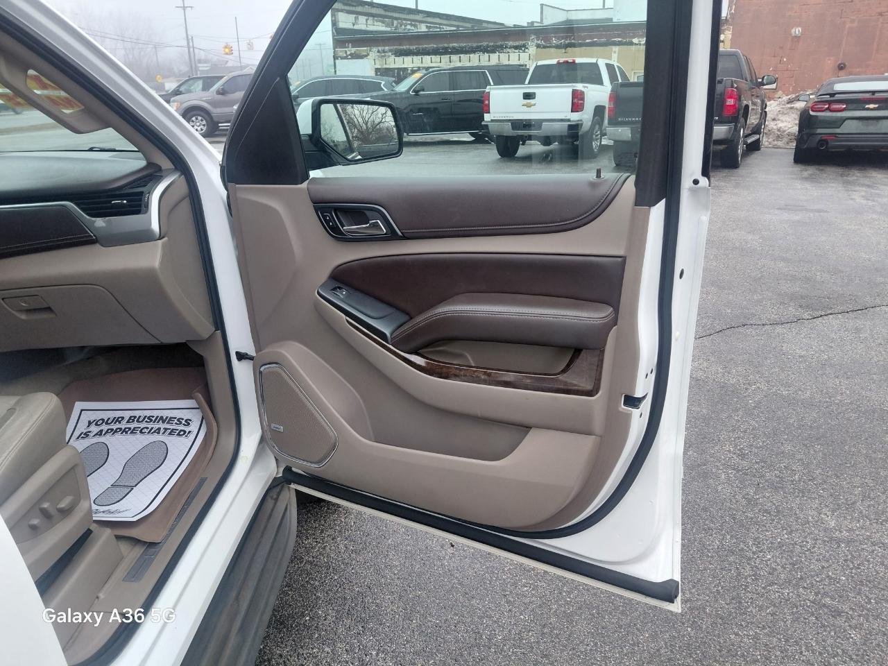 Chevrolet Suburban LT 1500 4WD 2015